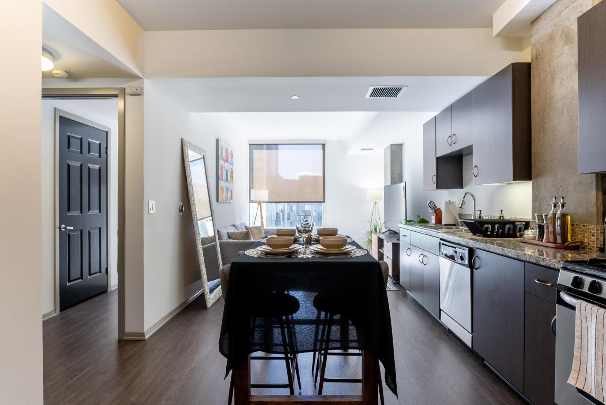 Cozy One Bedroom In Heart Of Hollywood Apartment